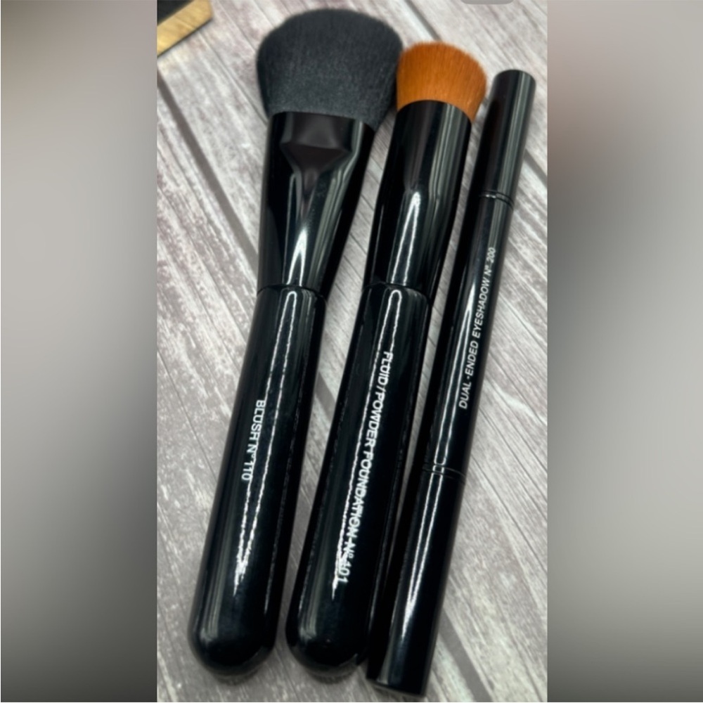 NIB CHANEL Limited Edition Set of 3 Makeup Brushes w/ Case 111 Ballerina Pink - Picture 13 of 16